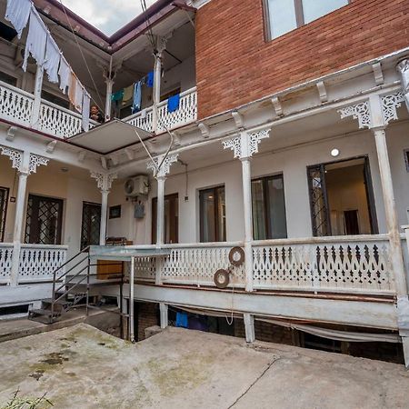 Apartments Near Metekhi Cathedral Тбілісі Екстер'єр фото